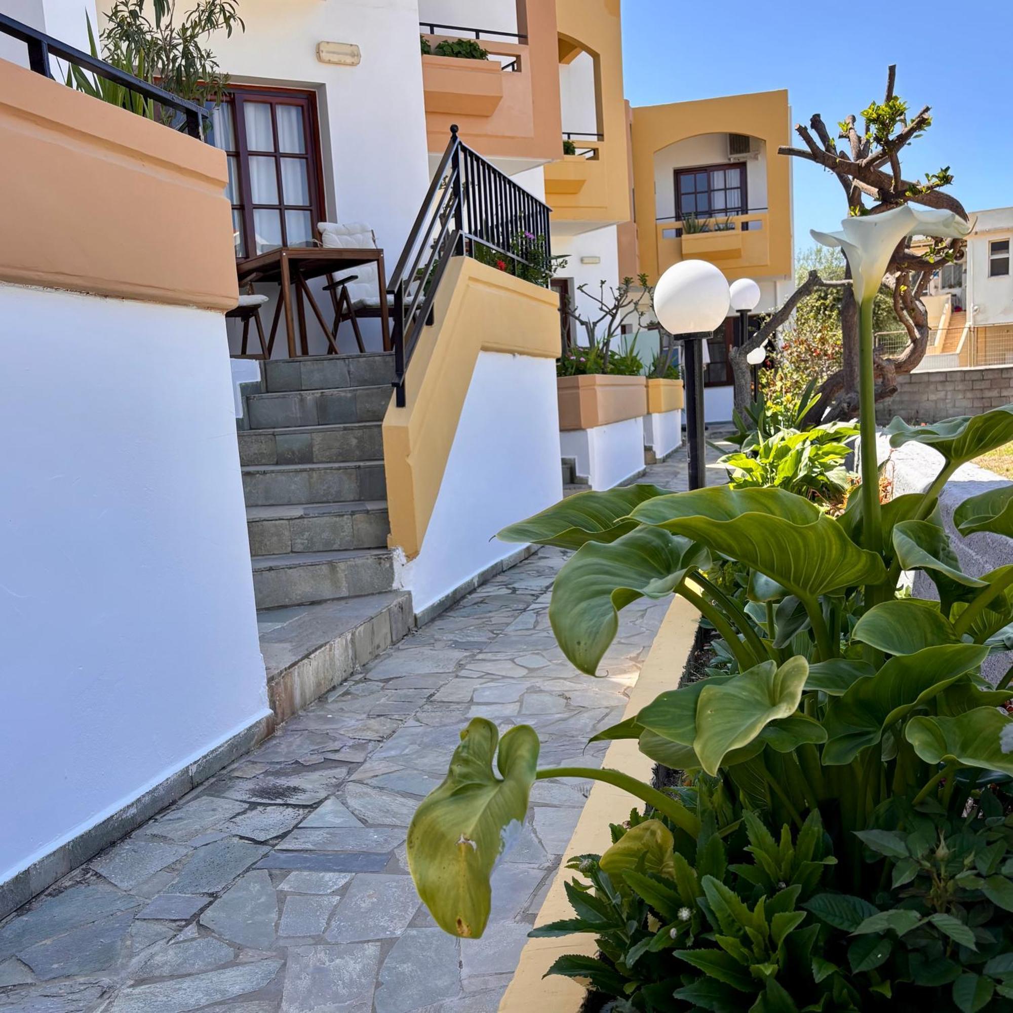 Menelaos Apartments Daratsos Exterior photo